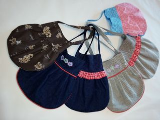 Täschchen für kleine u. große Mädchen..... - 
	in verschiedenen Baumwollmaterialien, mit Innenfutter
	mit und ohne Applikationen, Bändern, Rüschen,...

 - Modeatelier meins